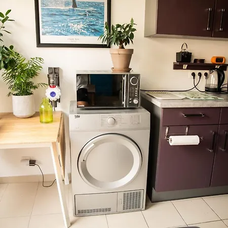 Magnificent Bright Apt With Beautiful View 아파트 *